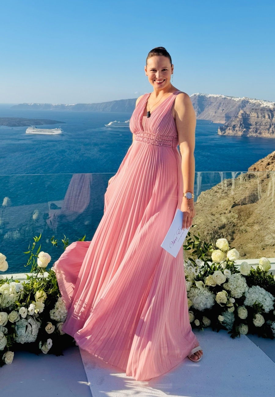 Wedding celebrant in Santorini, Greece